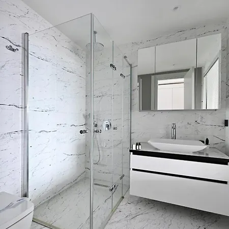 Gorgeous Bright W Parking Poolviews! #236